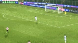 西乙门将一拳击倒对手引发群殴