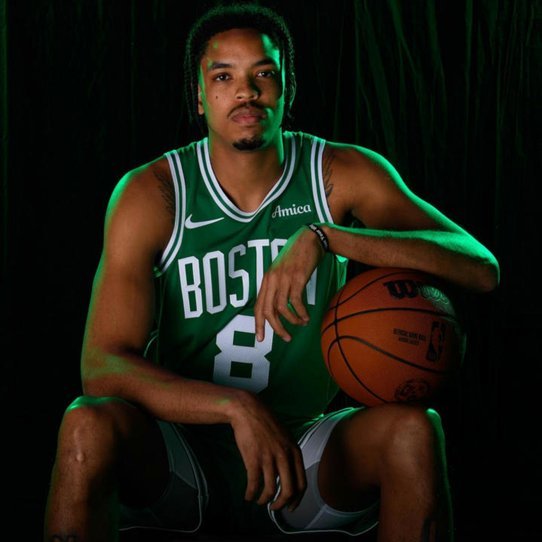 NBA凯尔特人晒主帅马祖拉与瓜帅旧照：祝贺佩普曼城传奇篇章