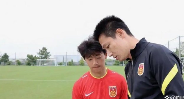 中国前锋张家鸣加盟伯恩利，将效力U21梯队