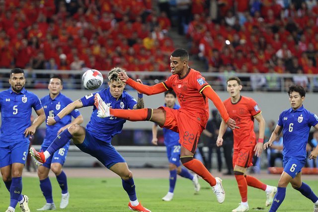 0-0！国足还是赢不了泰国，24脚射门1球未进