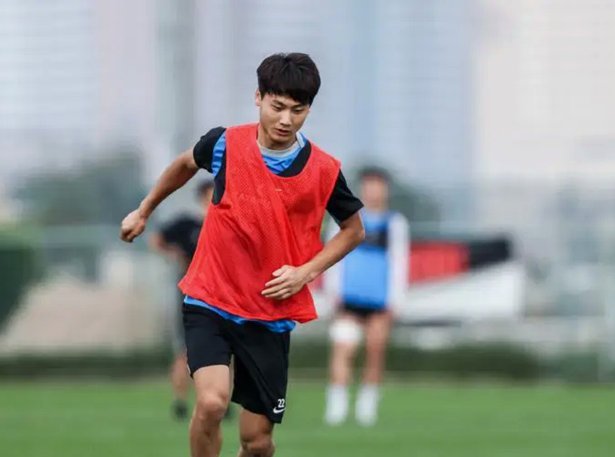 大连英博和毛伟杰续约至2029年底