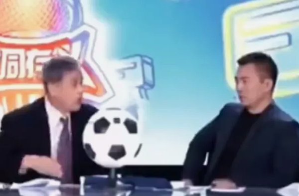 世界杯：高球战术主导现代足球新时代