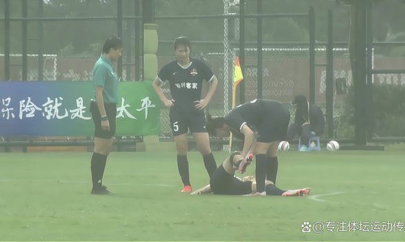 日本队整体逼抢能力强，只要一脚出球和开大脚，就能破解。