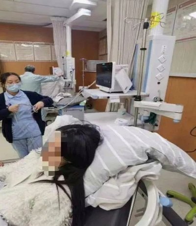 冲上热搜！14岁球员遭殴打致骨折，“一场双输的出圈”