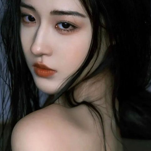 女歌手赛前唱美国国歌引争议