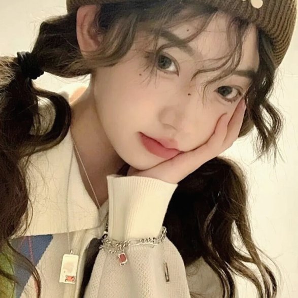 女歌手在法国vs巴拉圭赛前演唱美国国歌，被批唱成了流行歌
