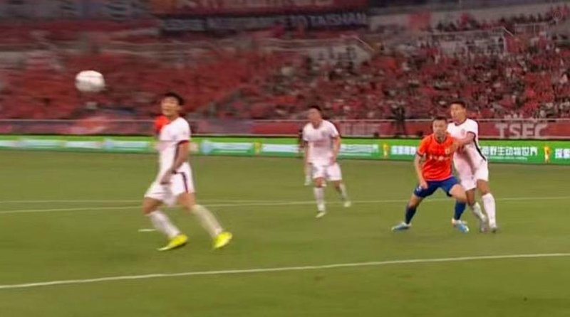 扩大比分！泽卡抢点破门，泰山2-0玉昆