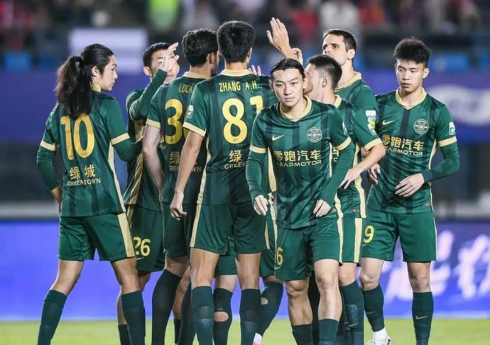 中超-米特里策传射陶强龙替补绝杀 浙江3-2海牛