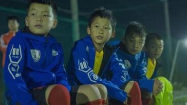 小将摇了外国孩子就能叫中国足球小将，为什么深圳老杨摇外国孩子就不能叫中国什么队呢