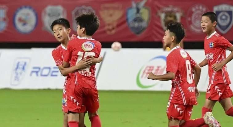 国少最近两场比赛cc为啥连替补的机会都没有？