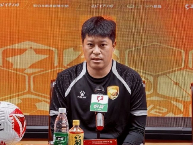 其实张耀坤无非就是让u16这支球队踢得开放一些，积极一些，为啥那么多人骂？