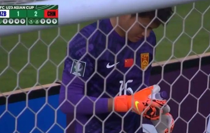 U23国足合影传递团队精神李昊细节引关注